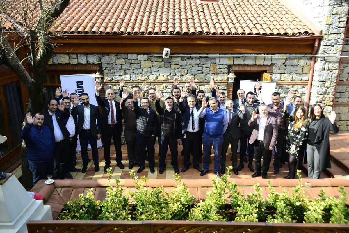 Sektöre Eğitim Alanında Öncülük Ediyor