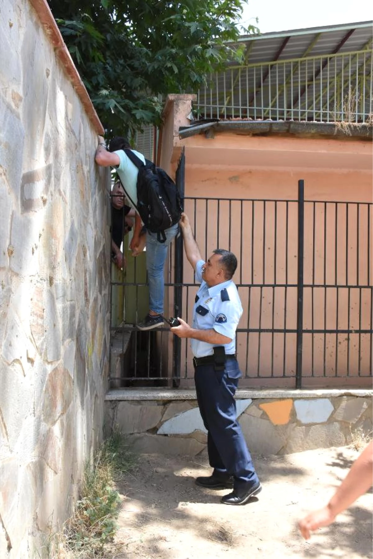 Sevgilisiyle Buluşan Eski Kocasını, Kadının Eşine Yakalattı