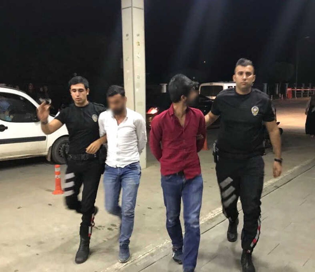 Şüpheli Şahısların Üzerinden Eroin Çıktı