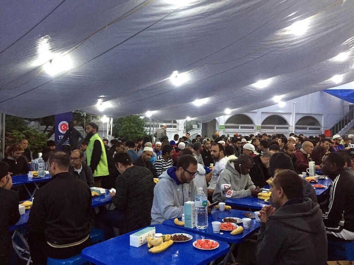 Tika\'dan Kore\'de İftar