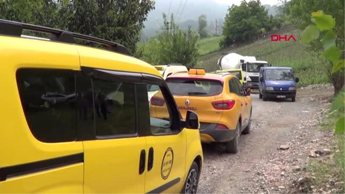 Trabzon Tonya\'da Taksiciler Yol Kapattı, Bozuk Yola Tepki Gösterdi-Hd
