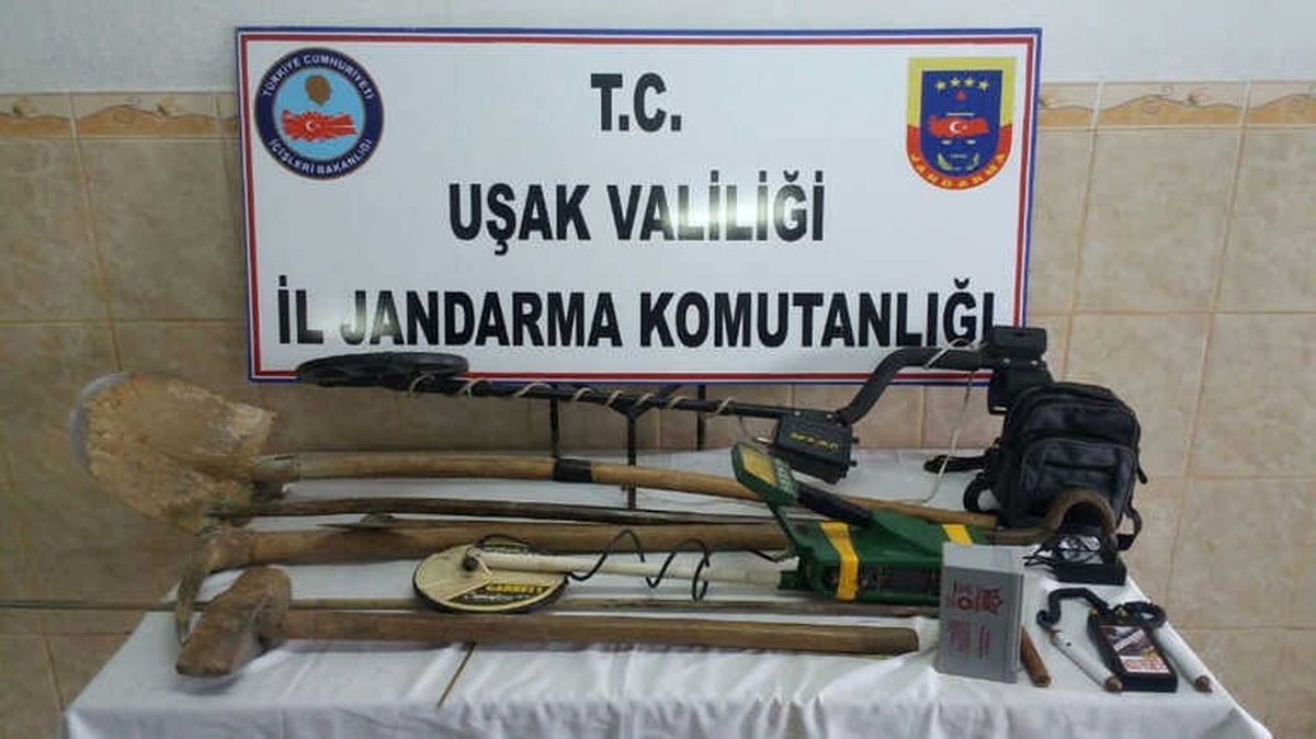 Uşak Jandarması Definecileri Suçüstü Yakaladı