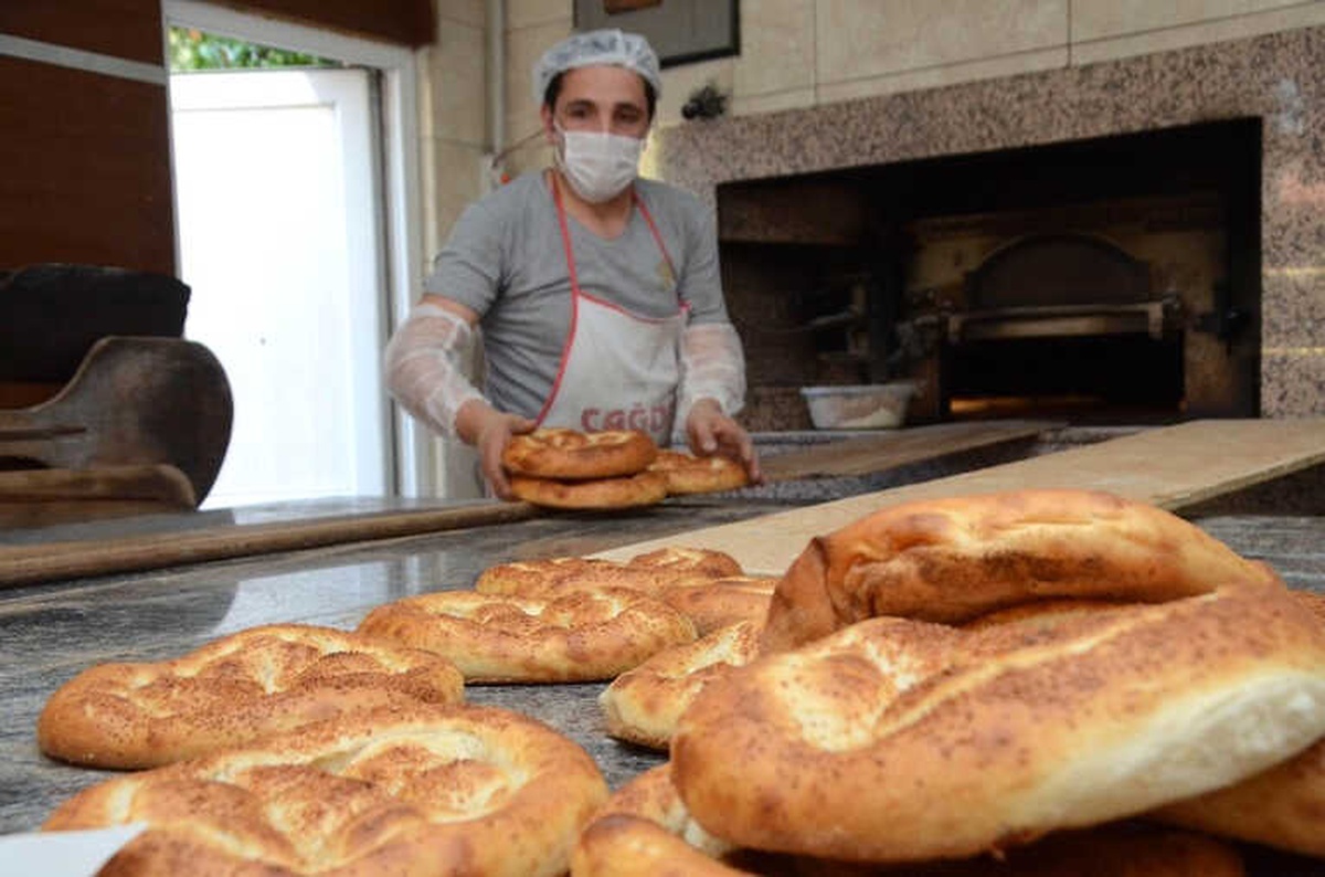 Yüksek Ateşte Ekmek Yaparak, Ekmeklerini Kazanıyorlar