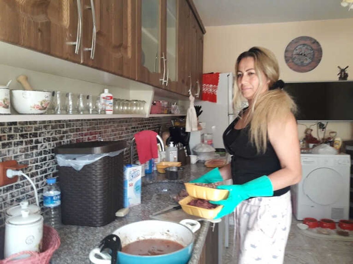 2 Katlı Evinde Sadece Sokak Hayvanlarına Bakıyor