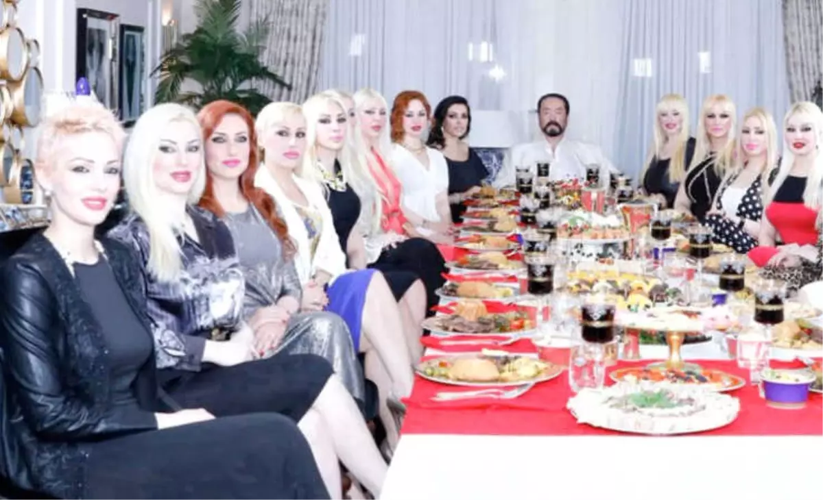 Adnan Oktar, Kedicikleriyle İftar Yemeğine Çıktı, Masadaki Yemekler Herkesi Şaşırttı