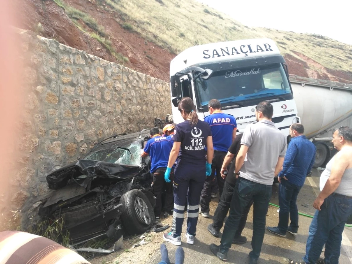 Afyonkarahisar\'da Trafik Kazası, 2 Yaralı