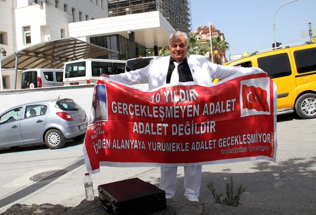 Alanya\'da 10 Yıldır Süren Davaya Pankartlı İsyan