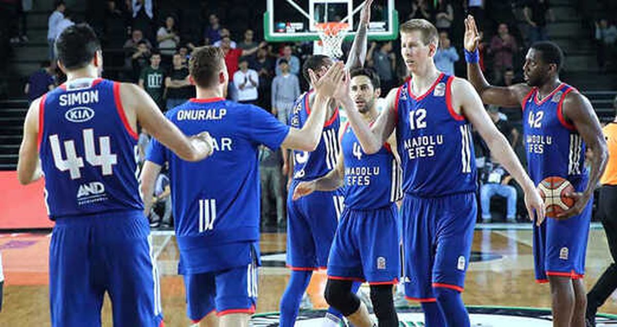 Anadolu Efes, Darüşşafaka Doğuş\'u Geçerek Yarı Finale Çıktı