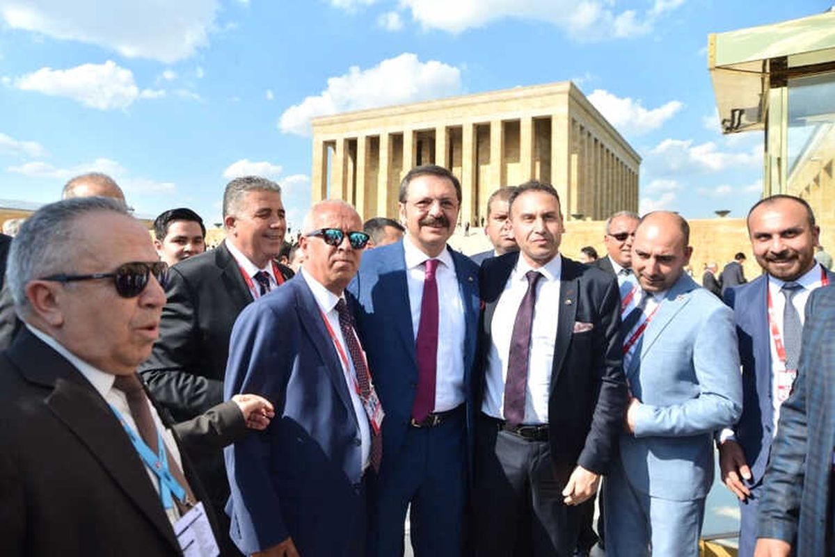 Ayvalık Ticaret Odası, TOBB Başkanı Hisarcıklıoğlu ile Birlikte Ata\'nın Huzurunda