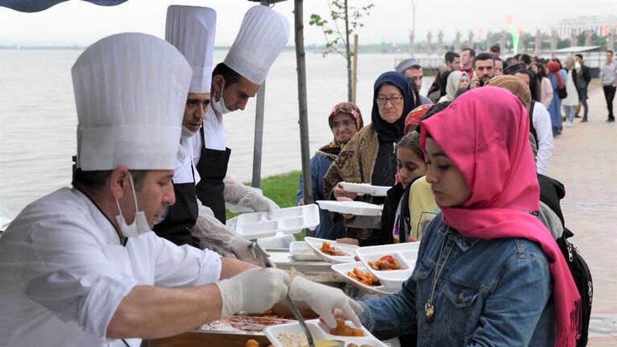 Başiskele\'de 3 Günde 15 Bin Kişi İftar Sofrasında Buluştu