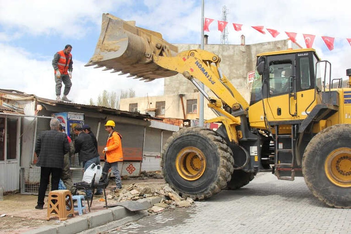 Başkale\'deki Barakalar Tek Tek Kaldırılıyor