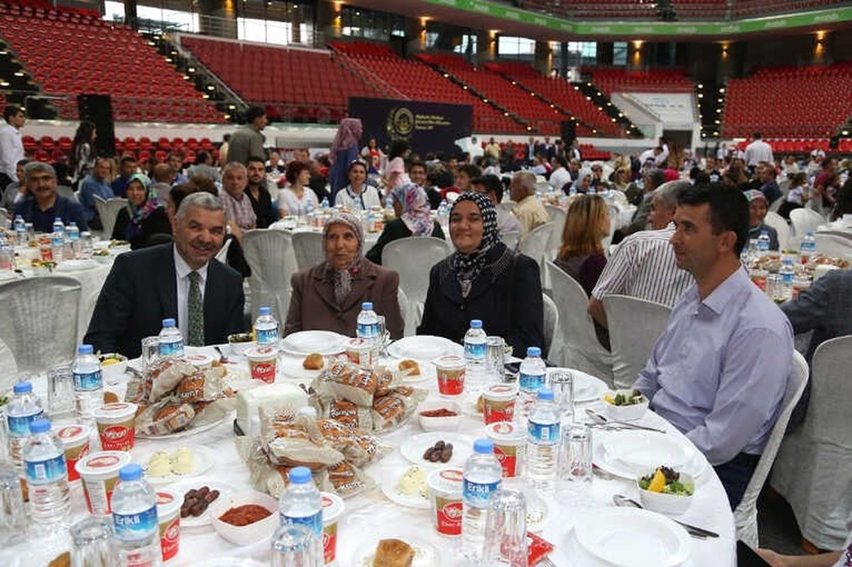 Başkan Çelik Belediye Çalışanlarıyla İftar Açtı