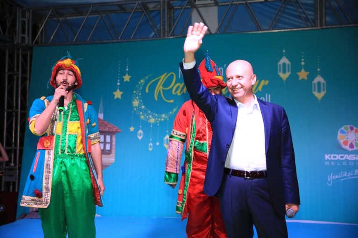 Başkan Çolakbayrakdar Yeni Mahalle Halkıyla İftar Açtı