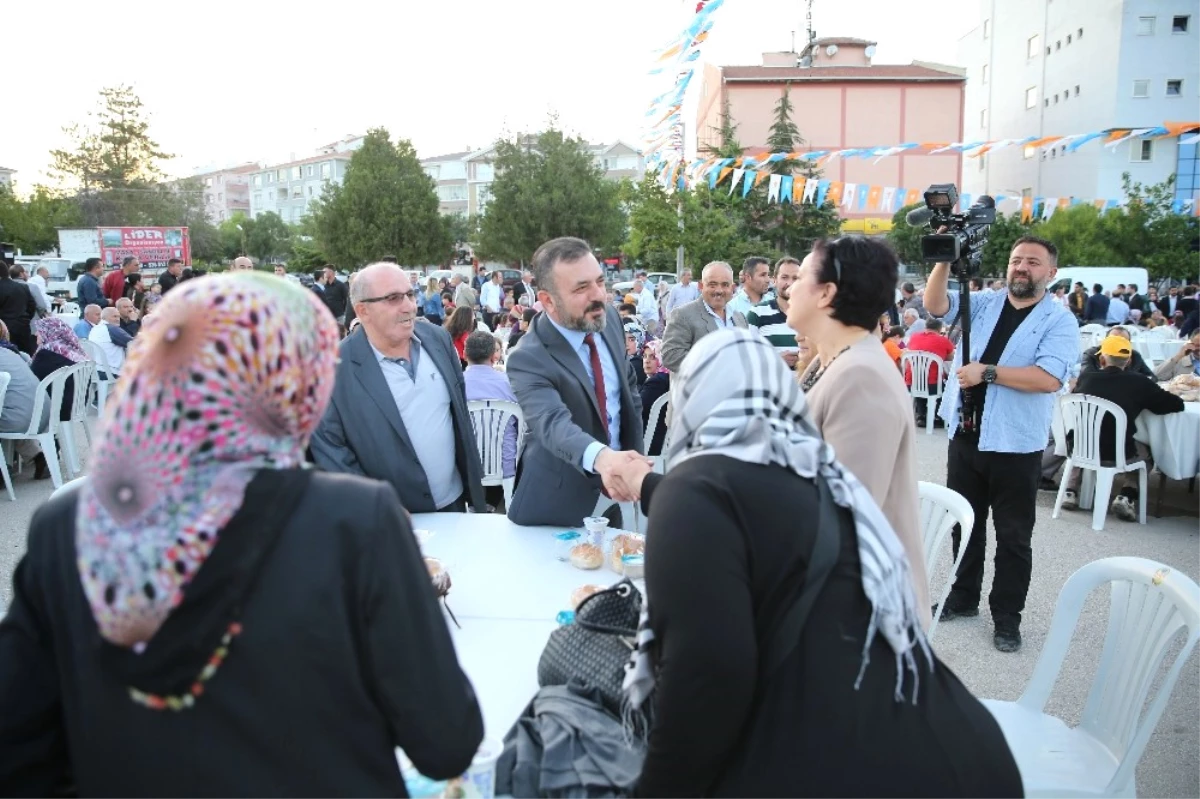 Başkan Ercan Yenikent\'te İftara Katıldı