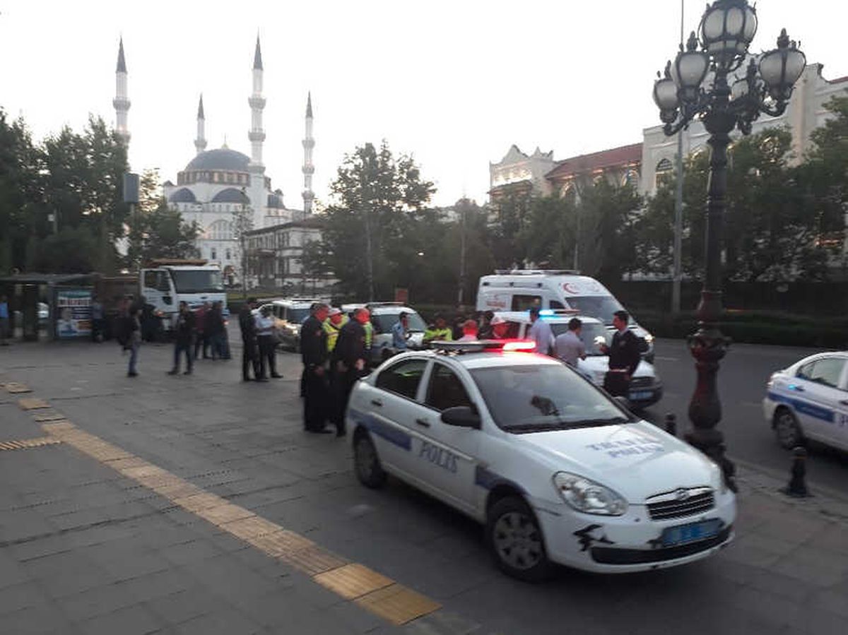 Başkent\'te Polisle Saldırganlar Arasında Arbede: 3 Yaralı
