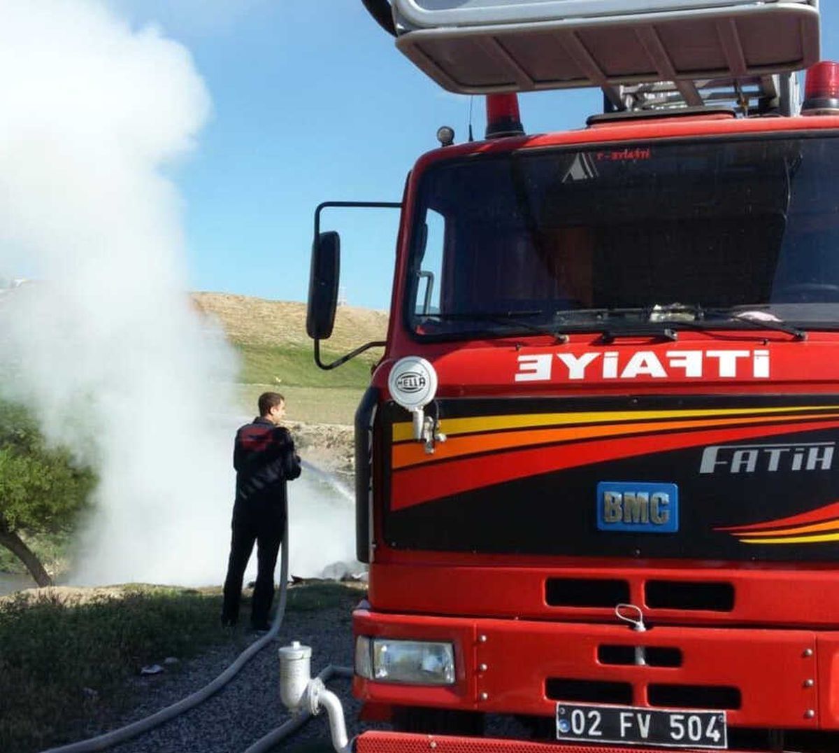 Çöplük Yangını Ekinlere Sıçramadan Söndürüldü