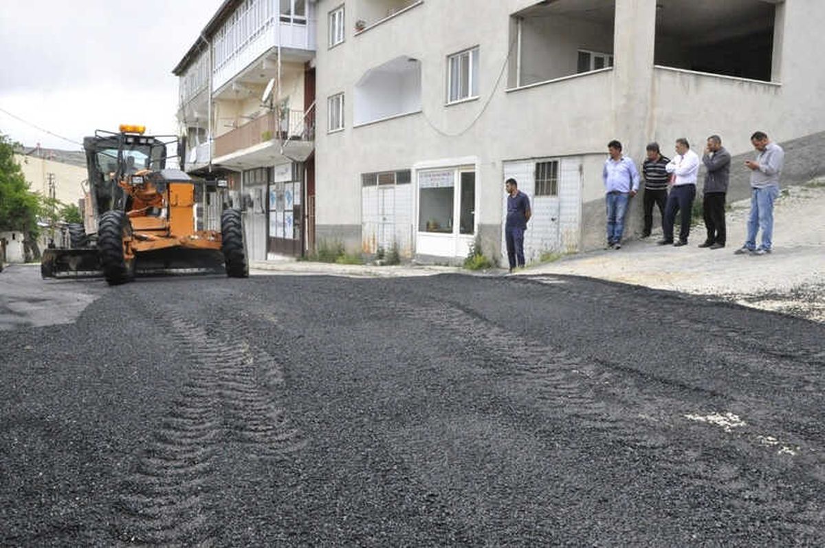 Doğalgazla Bozulan Yollar Onarılıyor