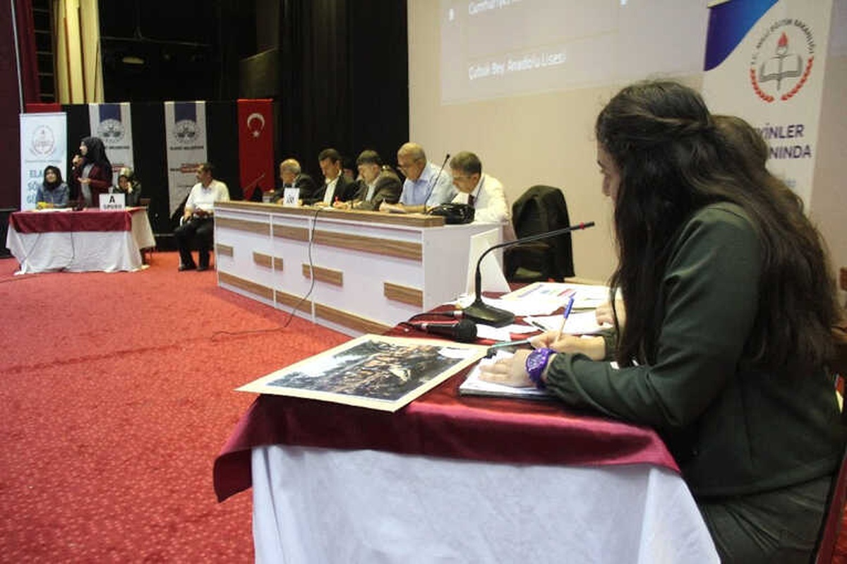 Elazığ\'da Liseler Arası Münazara Yarışması
