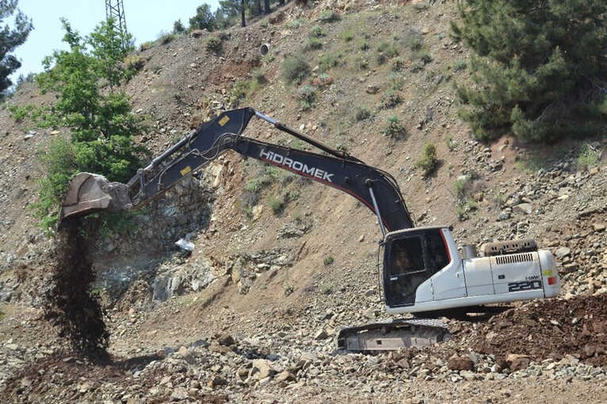 Erdemli\'de Yol Çalışmaları Devam Ediyor