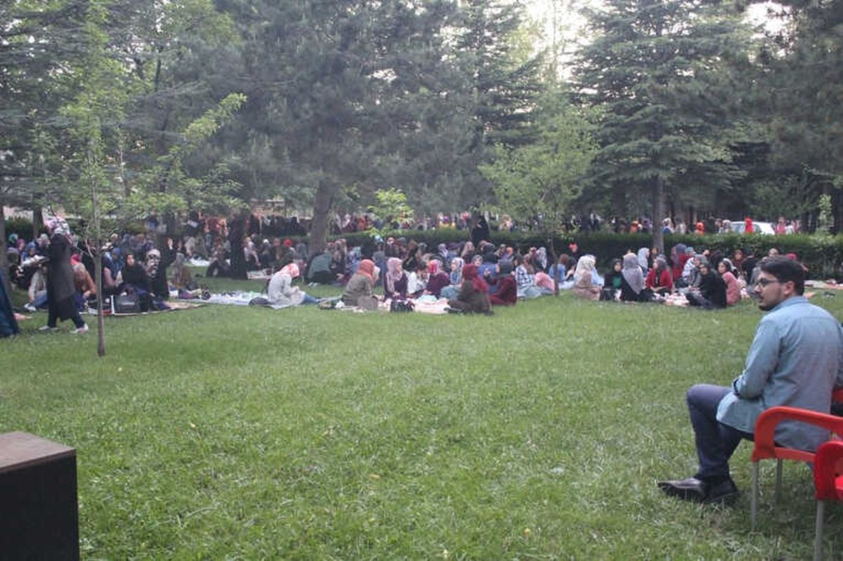 Erü İlahiyat\'ta Piknik Tadında İftar