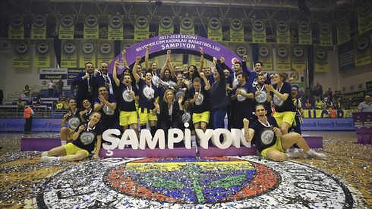Fenerbahçe, Şampiyonluk Kupasını Aldı