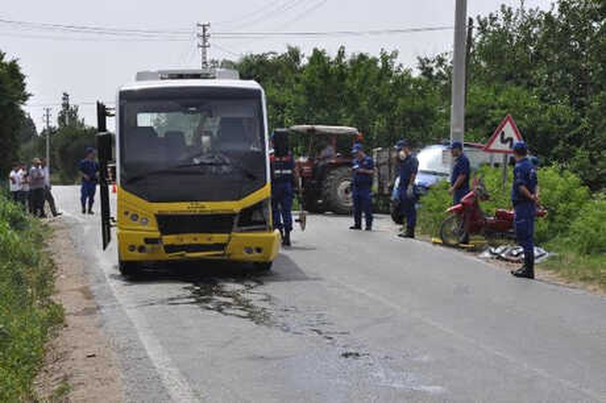 Halk Otobüsü Motosikletle Çarpıştı: 1 Ölü, 1 Yaralı
