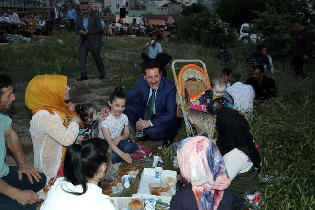 İlkadım\'da Piknik Havasında İftar Buluşması