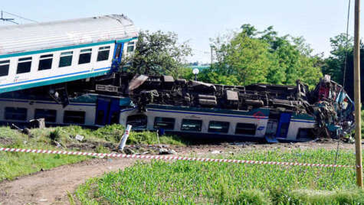 İtalya\'da Tren Kazası: 2 Ölü, 18 Yaralı
