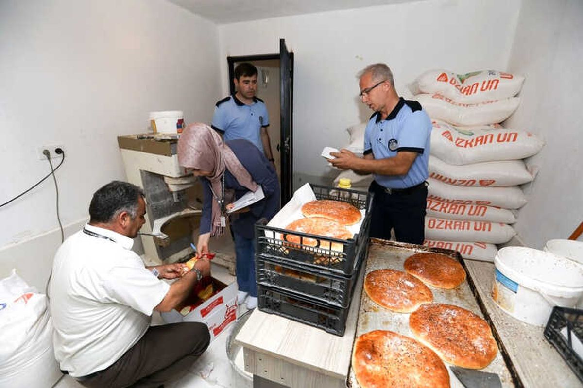 İzmir\'de Gıda Terörüne Darbe