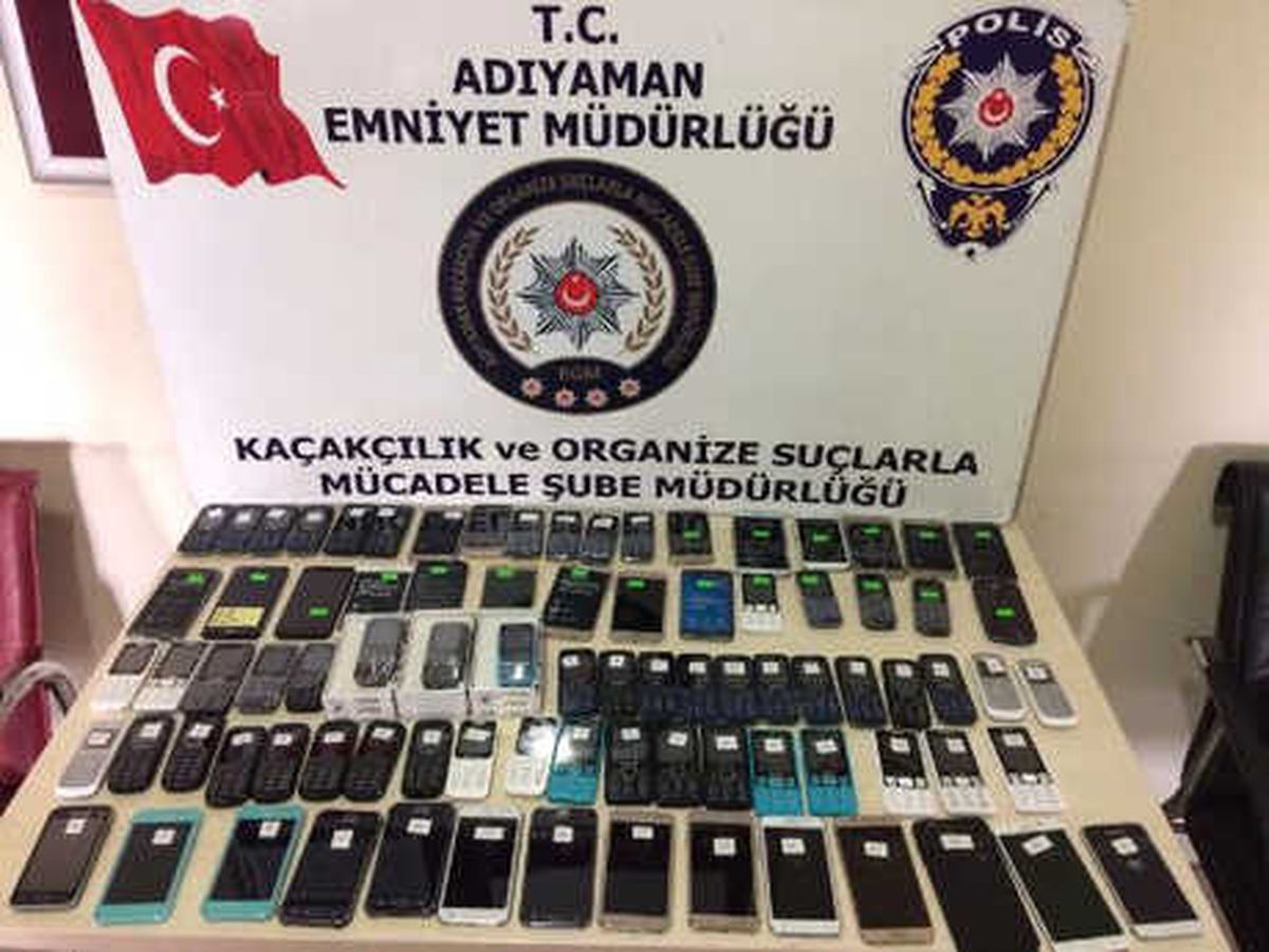 Kahta\'da 105 Kaçak Cep Telefonu Ele Geçirildi