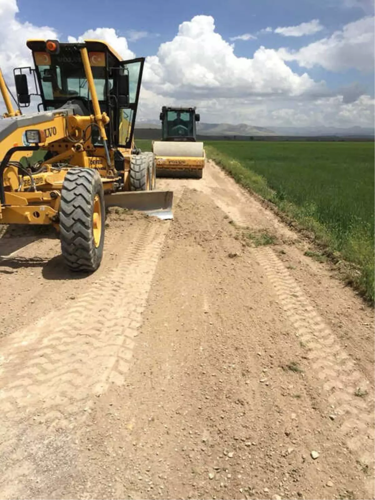 Kırsal Mahallelerde Yol Ve Çevre Düzenleme Çalışmaları Devam Ediyor