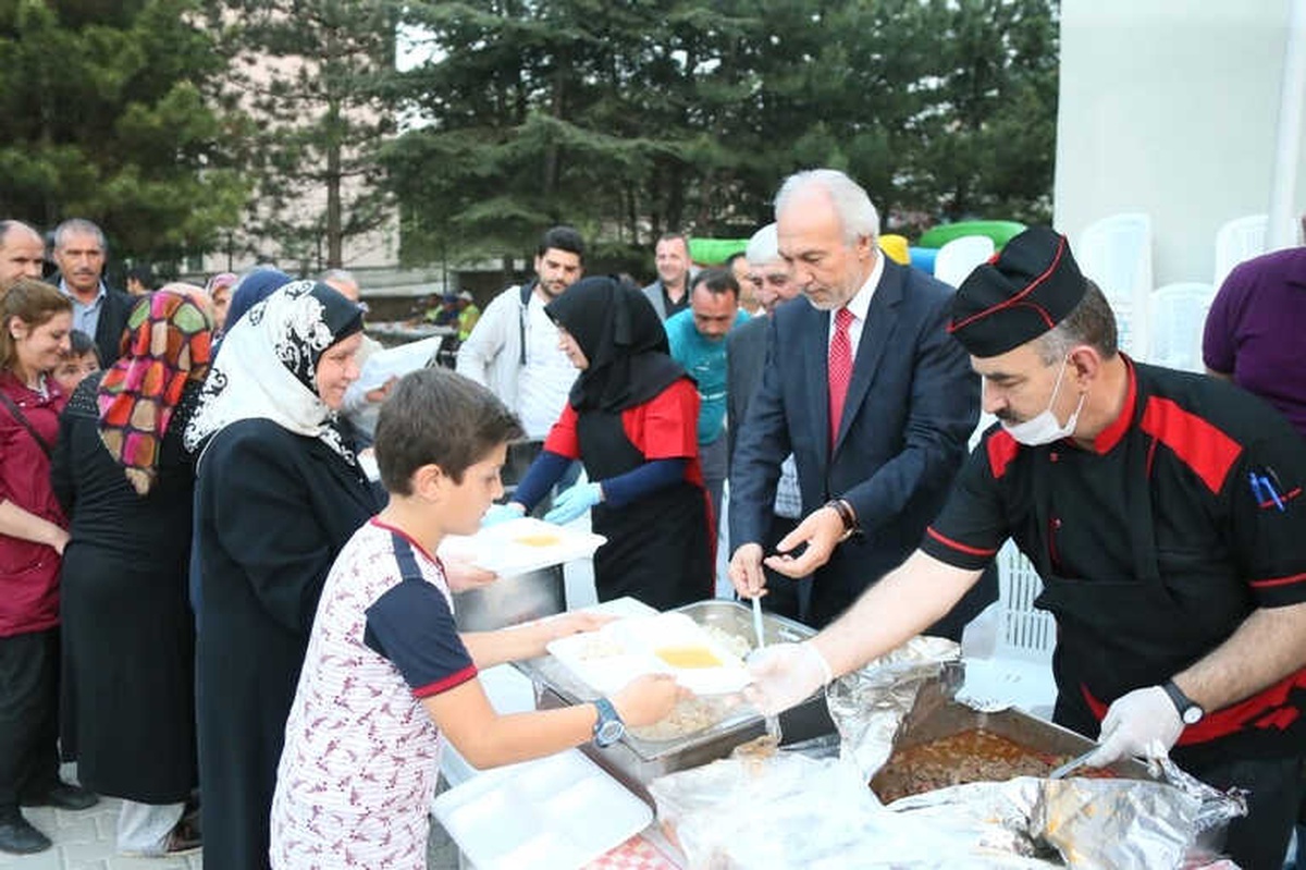 Kütahya Belediyesi\'nin Mahalle İftarları Başladı