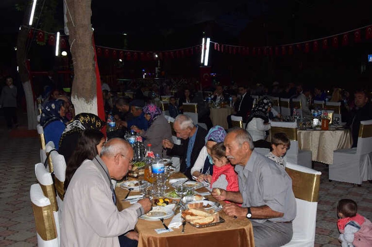 Lapseki\'de Şehit ve Gazi Aileleri İftar Programında Buluştu