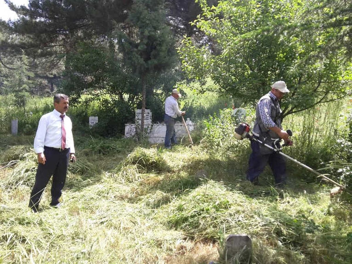 Mezarlıklarda Bahar Temizliği