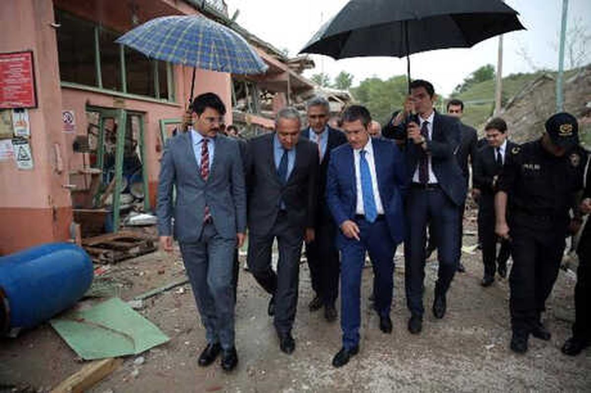 Milli Savunma Bakanı Canikli, Mke Barut Fabrikası\'nı İnceledi