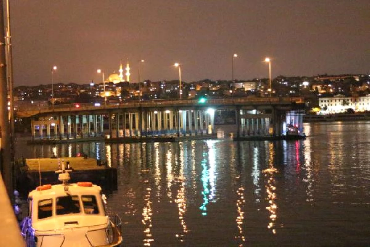 Modern Karaköy İskelesi Yerine Yerleştirildi