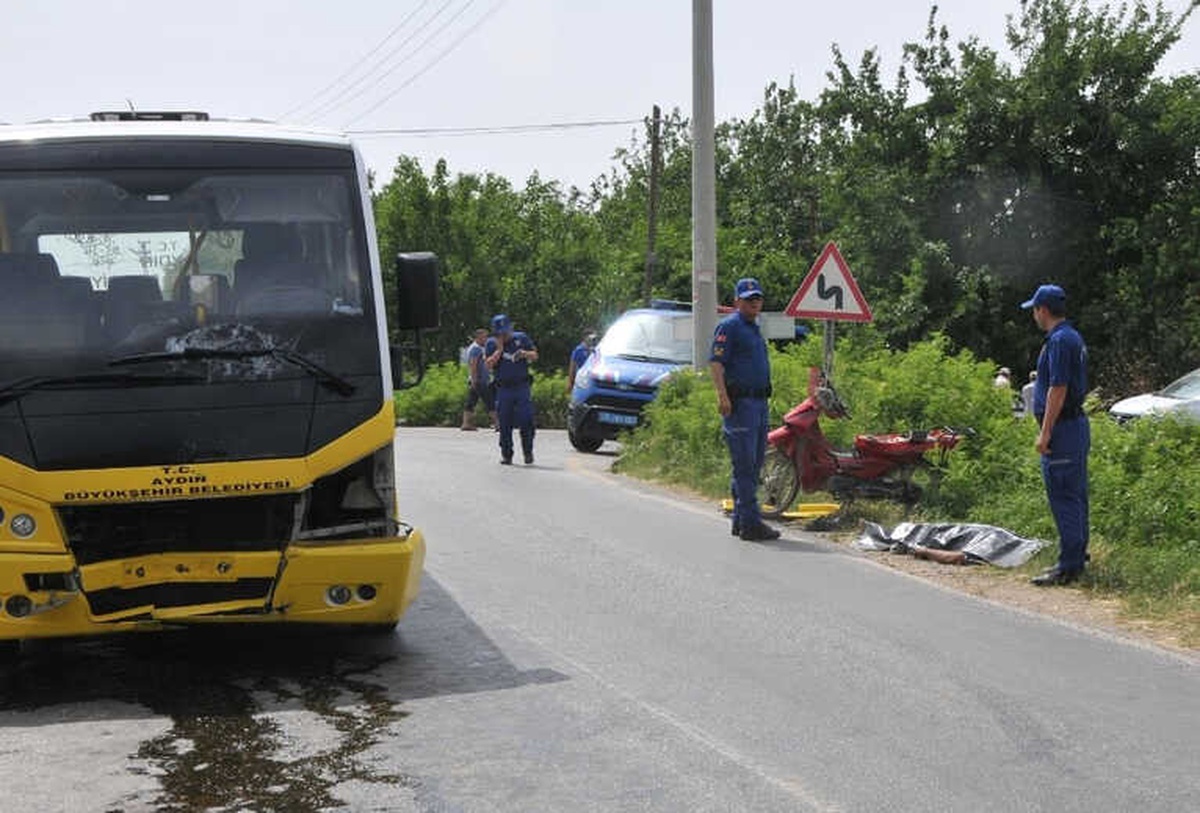 Motosiklet ile Minibüs Çarpıştı: 1 Ölü, 1 Ağır Yaralı