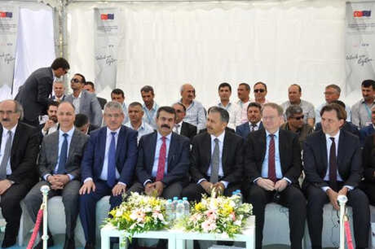 Nizip\'te Ab, MEB ve Kfw Ortaklığıyla Yapılan Okul Açıldı