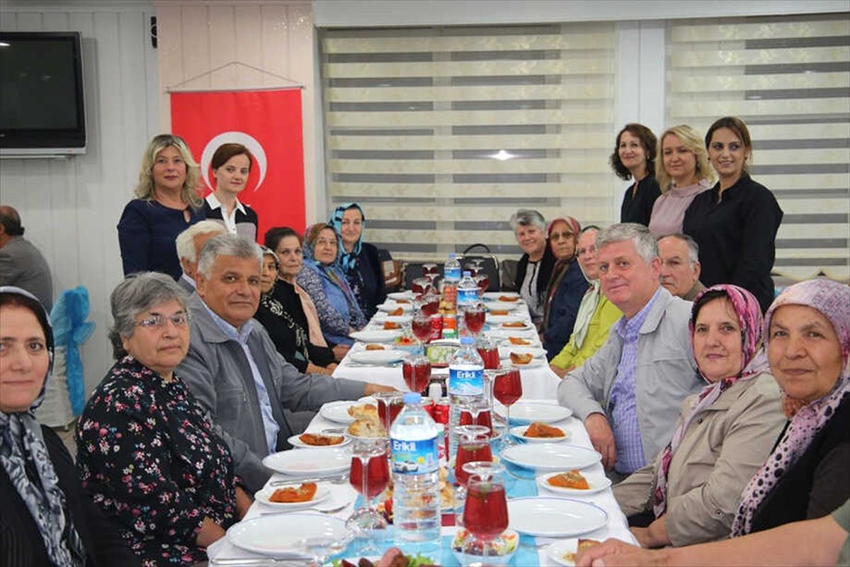 Polis Eşleri Derneği\'nden İftar
