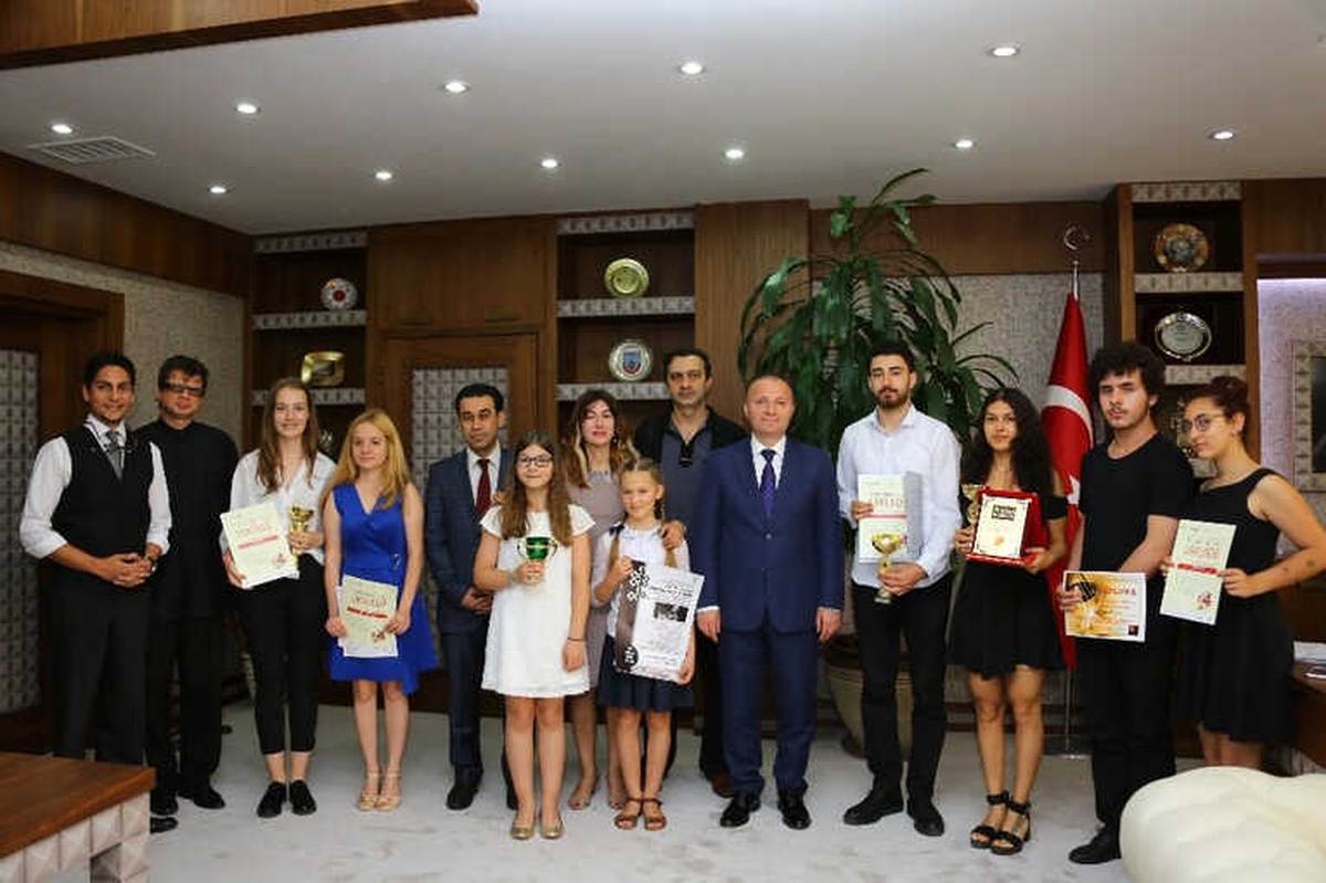Rektör Ünal, Ödüllü Sanatçıları Ağırladı