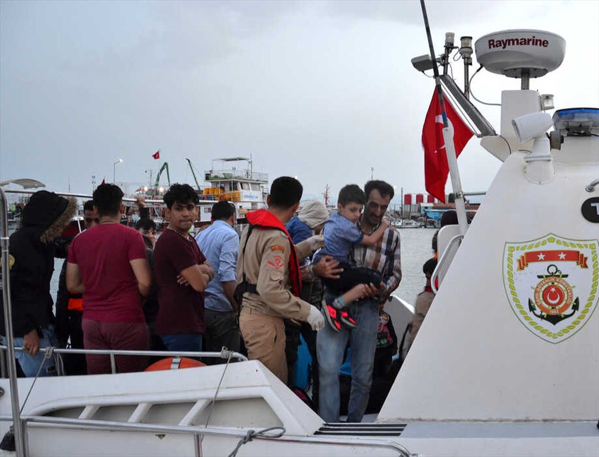 Sahil Güvenlik Hem Kurtardı Hem Yakaladı