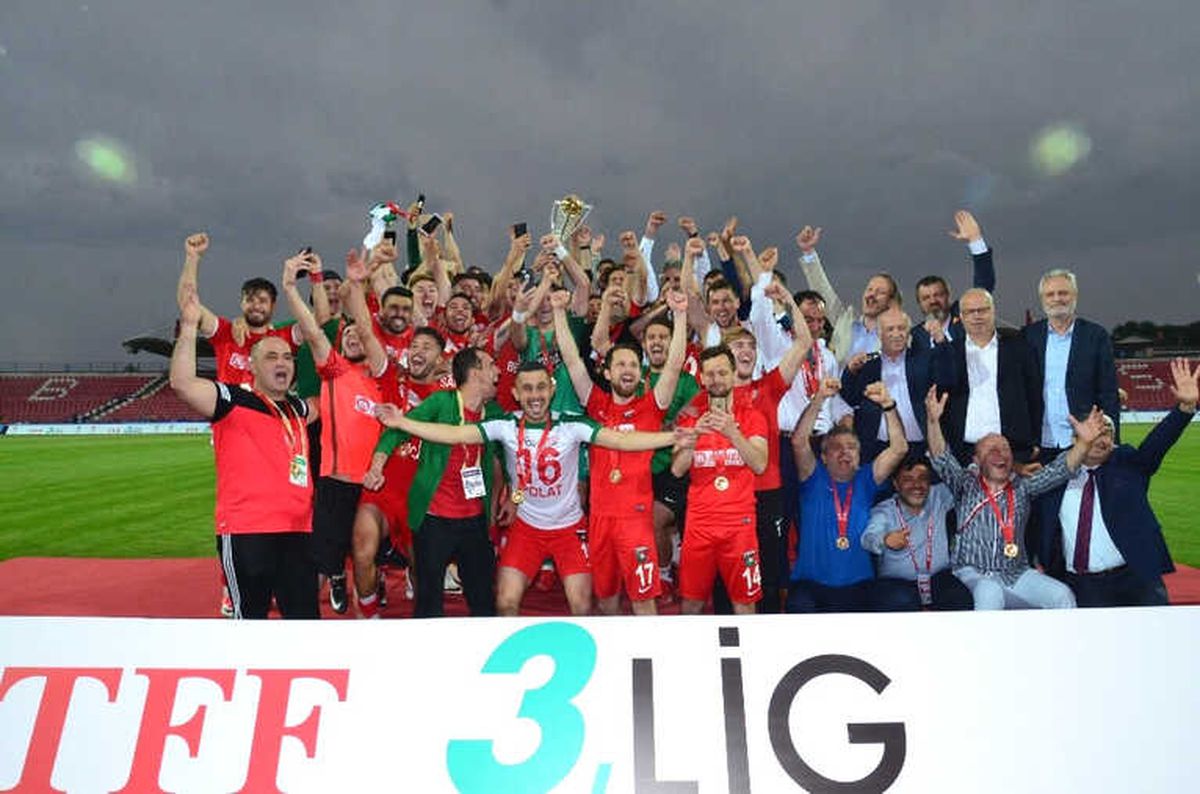 Şampiyon Bayrampaşa Kupasını Aldı