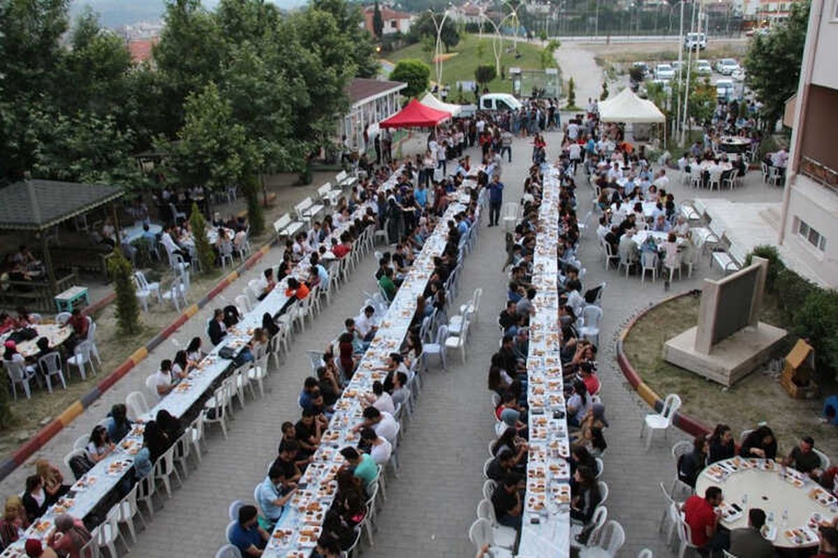 Söke Belediyesinden Bin Öğrenciyle İftar