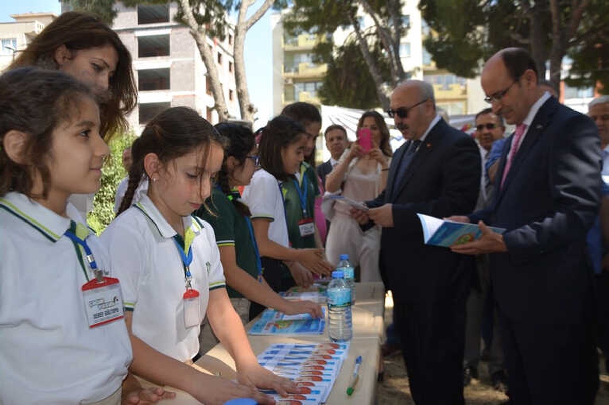 Söke\'de 301 Çocuk Yazardan Söyleşi ve İmza Günü