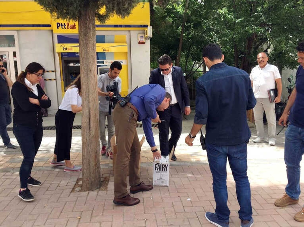 Şüpheli Paketten Salatalık, Erik ve Çiçek Çıktı