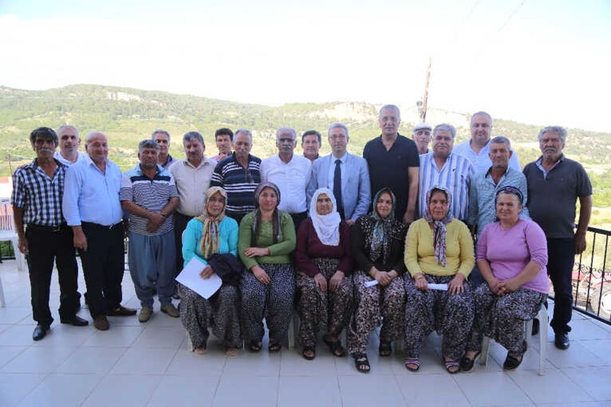 Tarhan, Doludan Etkilenen Çiftçilerle Görüştü