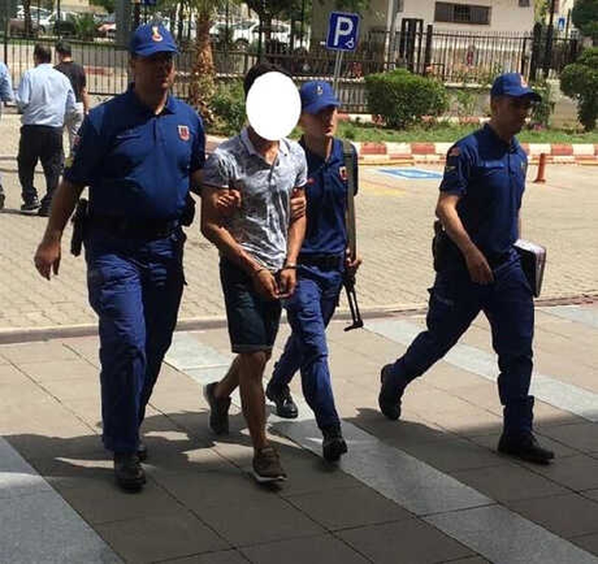 Telefon Dolandırıcısına Altınlarını Kaptırdı