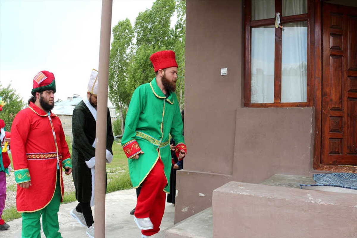 Tiyatro Sahnesini Eve Taşıyorlar