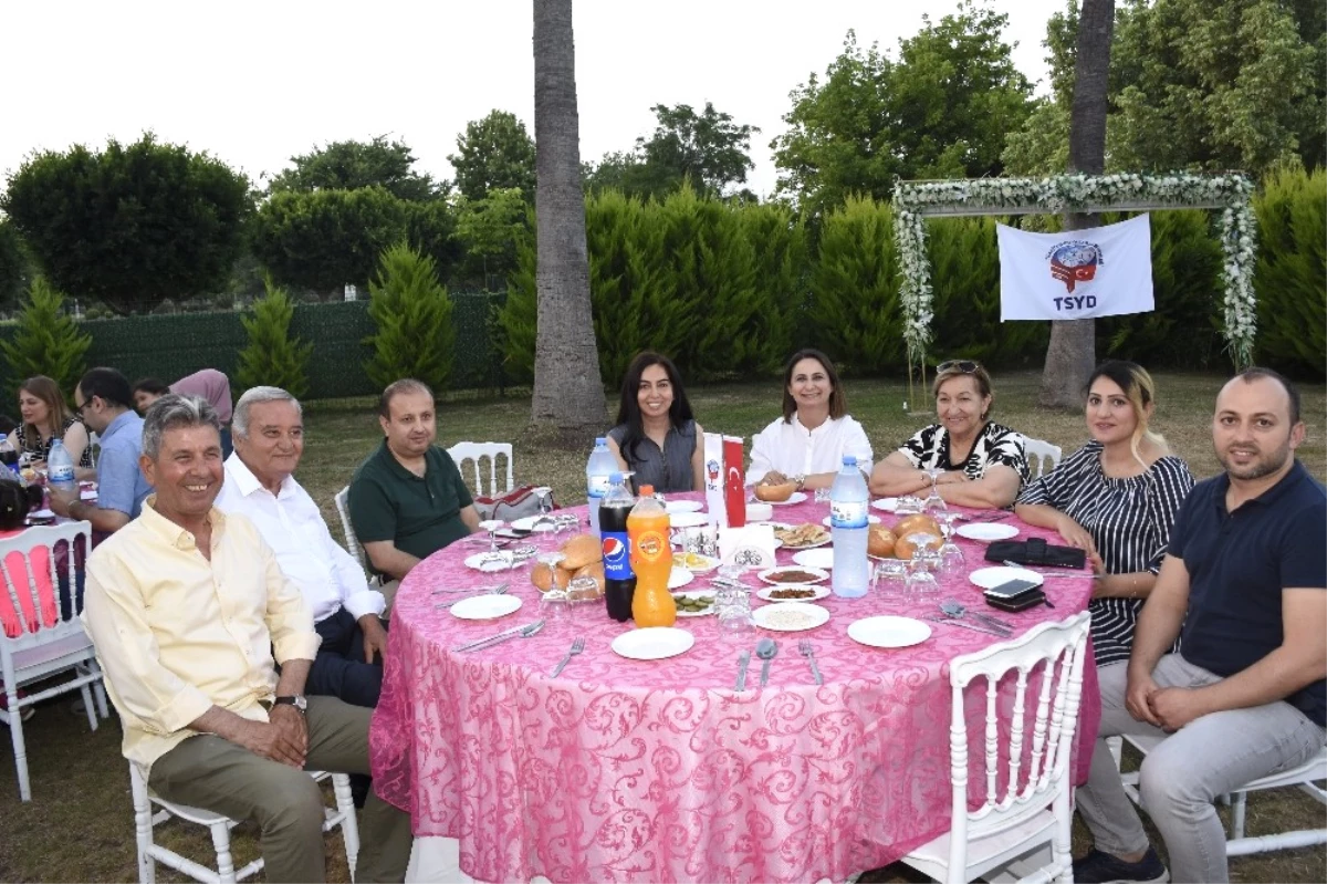 Tsyd Üyeleri İftarda Bir Araya Geldi