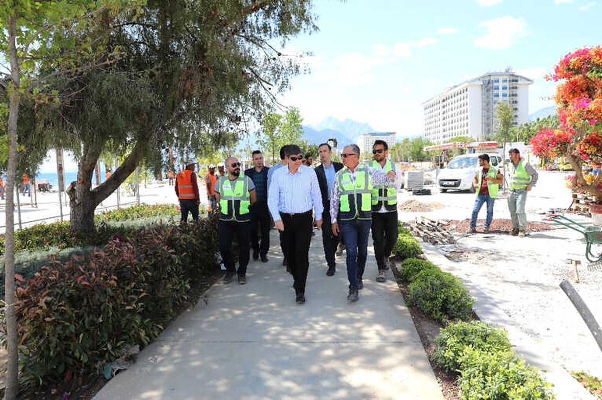 Türel: "Konyaaltı Sahili Halka Kapatılacak Diyenler Nerde"